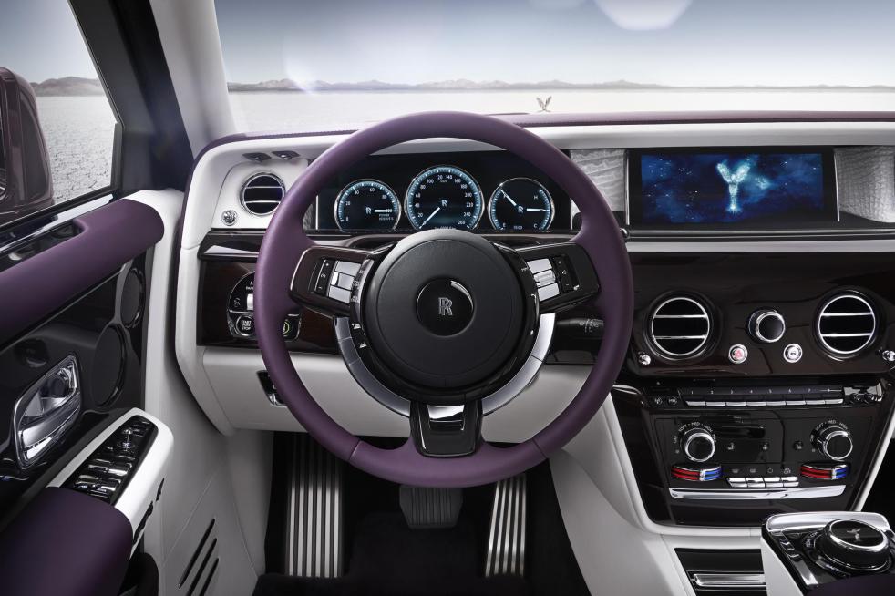 1419274_New Phantom EWB steering wheel