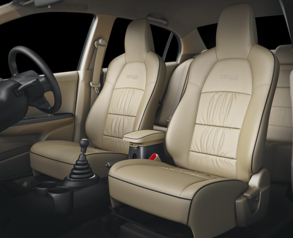 Honda Amaze-space-with-armrest-shot