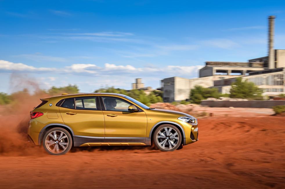 1461233_P90278973_highRes_the-brand-new-bmw-x2021