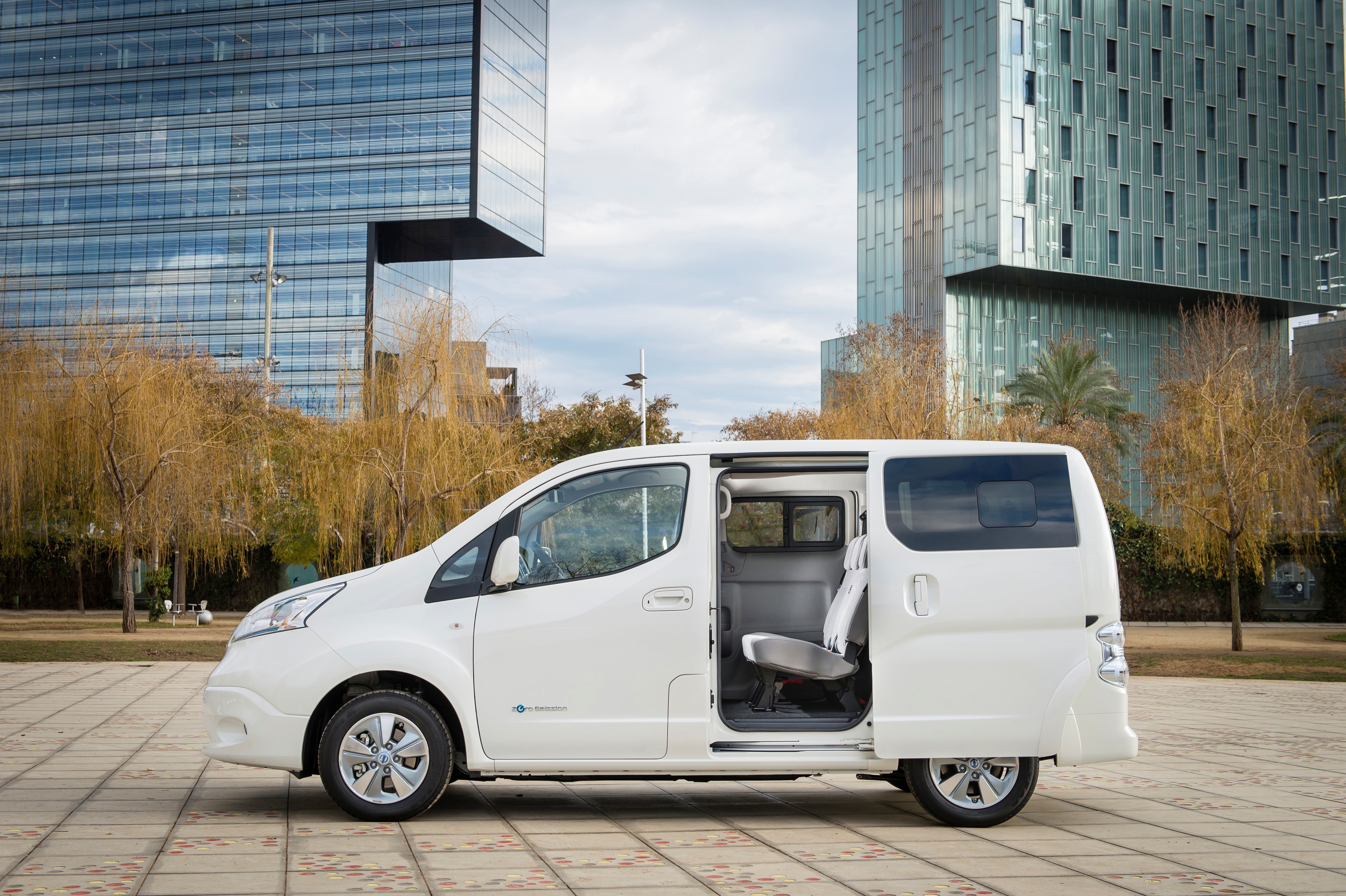 Nissan world premiere of new longer range e-NV200 van