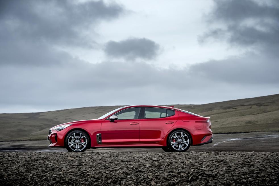 1477061_Kia Stinger GTS red_013