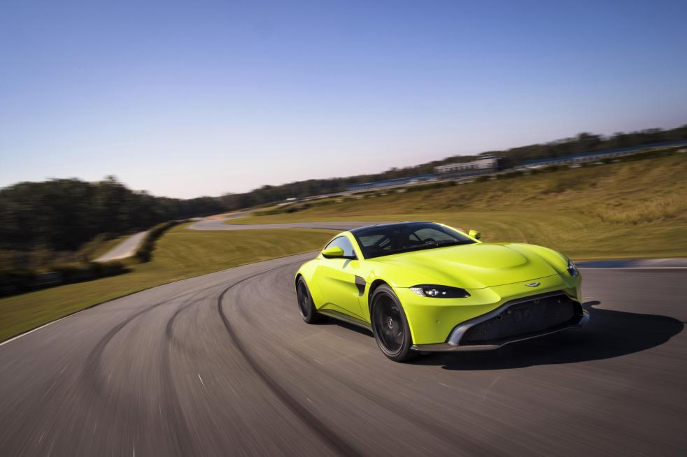 1480191_Aston Martin Vantage_Lime Essence_02