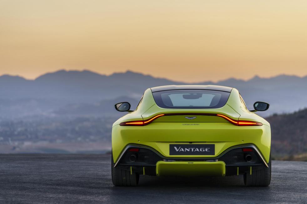 1480245_Aston Martin Vantage_Lime Essence_22