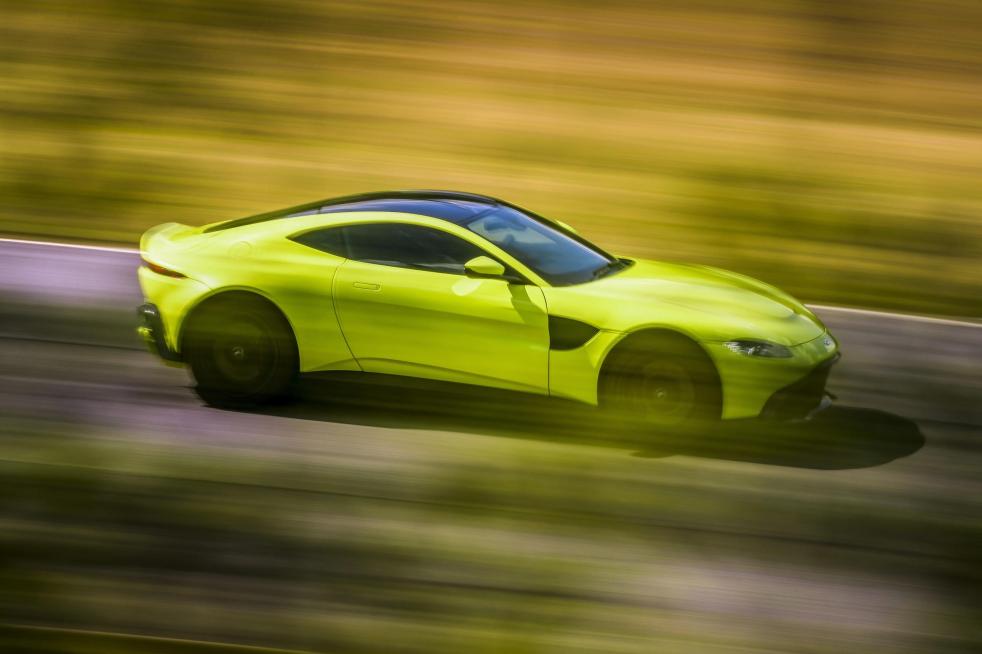 1480247_Aston Martin Vantage_Lime Essence_05