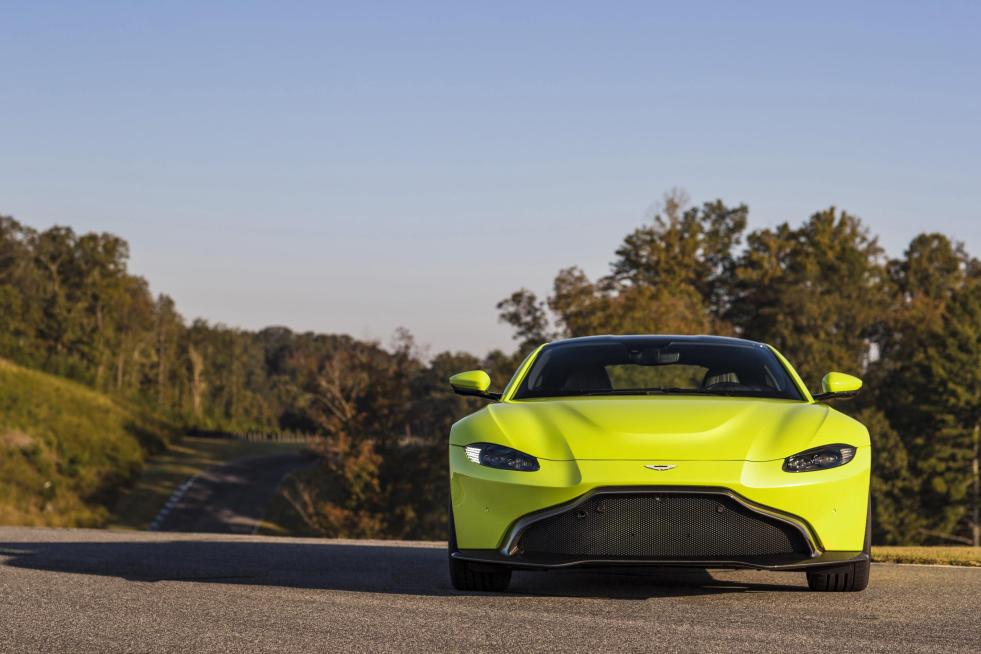 1480255_Aston Martin Vantage_Lime Essence_08
