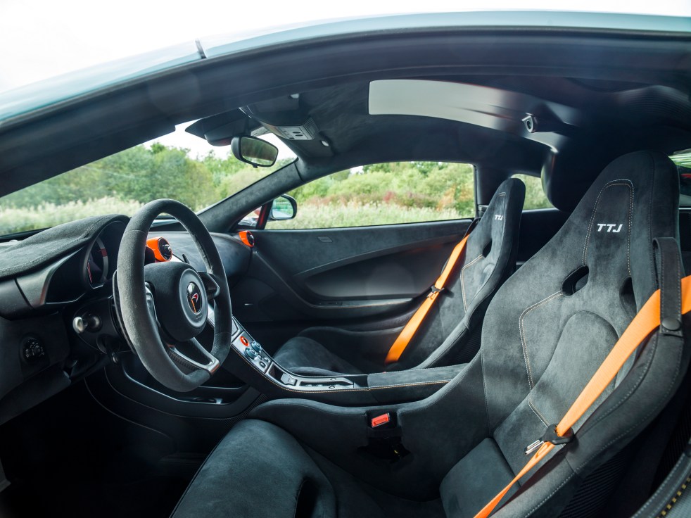 MSO Gulf Racing theme McLaren 675LT_03_interior - resized_GF Williams
