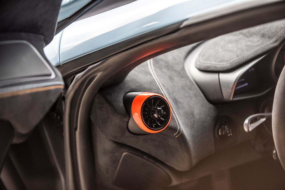 MSO Gulf Racing theme McLaren 675LT_04_detail - resized_GF Williams