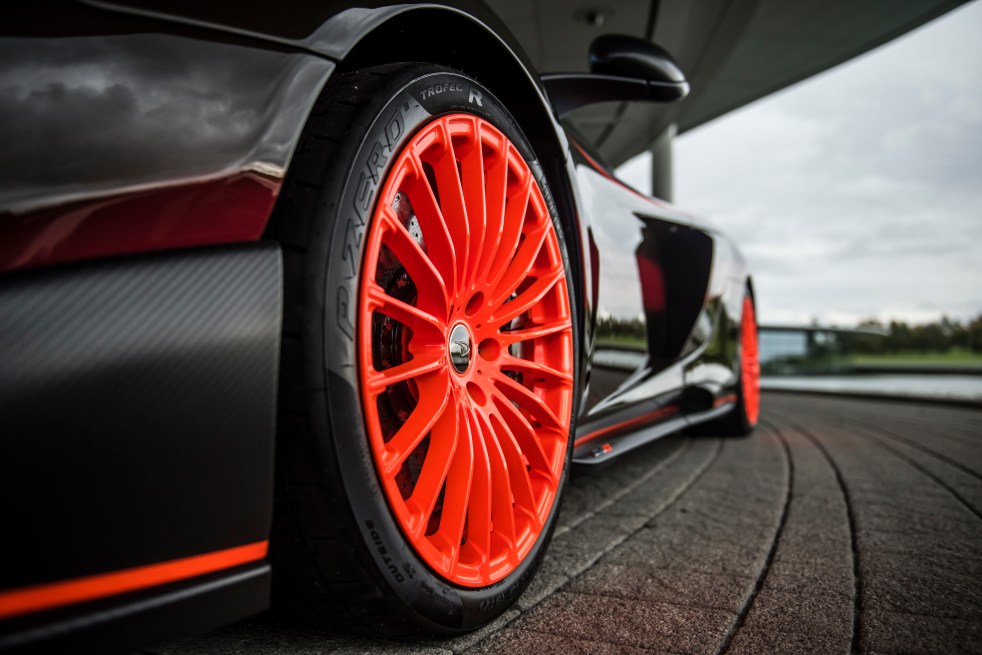 MSO Gulf Racing theme McLaren 675LT_07_orange wheel - resized_GF Williams
