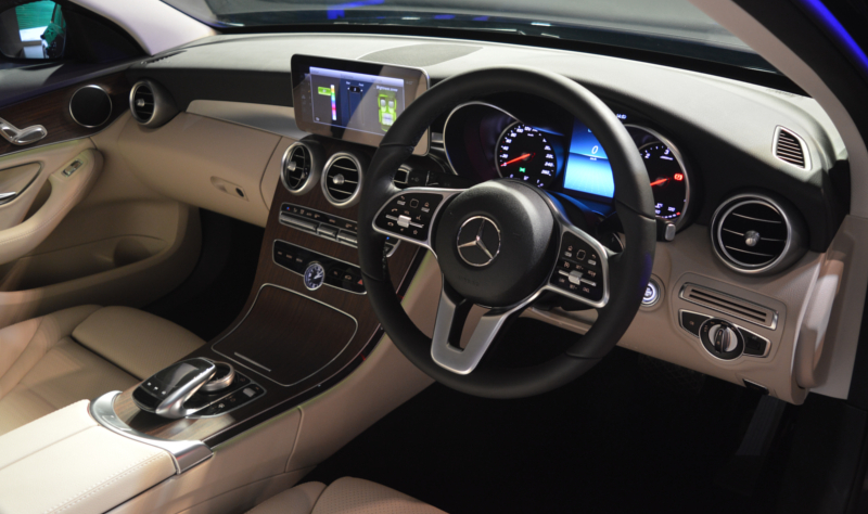 Mercedes-Benz-C-Class-2018-Interior