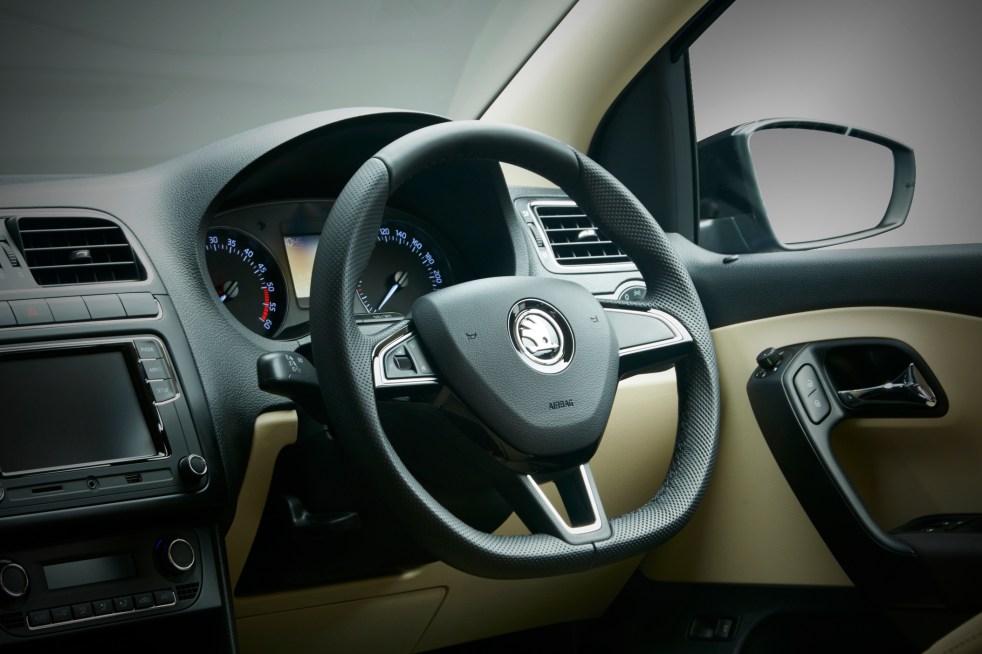 SKODA RAPID ONYX (1)