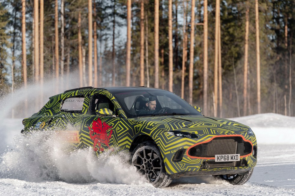 Aston Martin DBX (3)