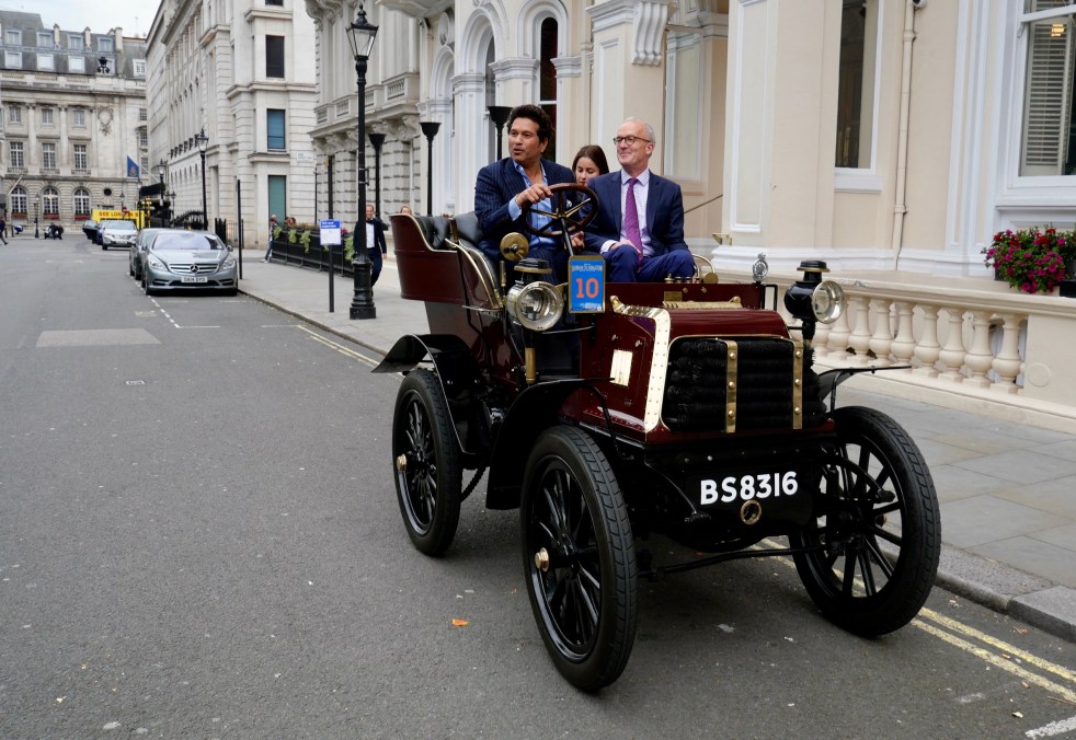 Sachin Tendulkar drives 1900 Daimler 2