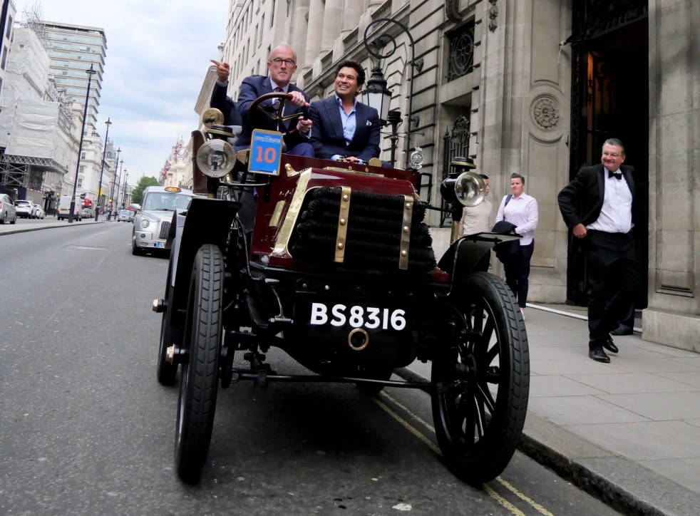 Sachin Tendulkar drives 1900 Daimler 3