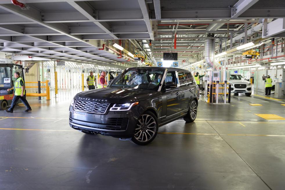 1888230_JLR_first_Range_Rover_social_distance_01_20052020