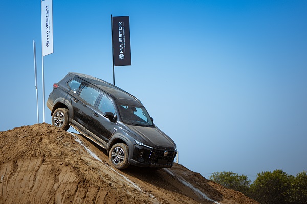 JSW MG Motor India Unveils The MG Majestor – India’s First D+ Segment ...